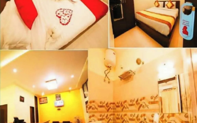 Sada Shiv Guest House near Ganga river