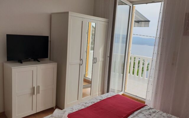 Grand Terrace Sea View Apartment