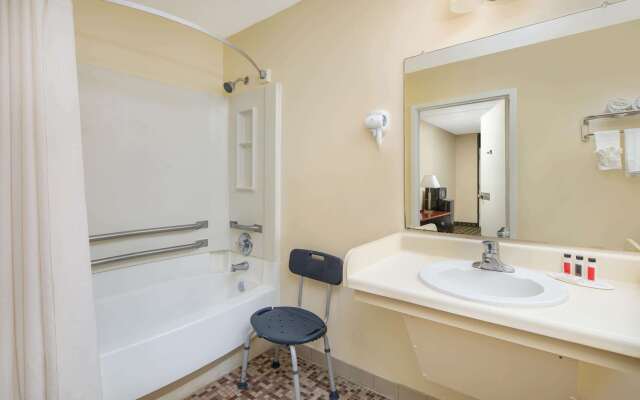 Travelodge by Wyndham Savannah Area/Richmond Hill