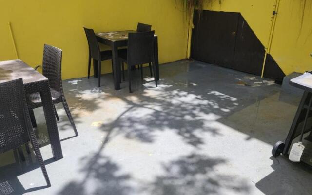 Near beach, restaurant and bars Sleeps 6 with 2baths