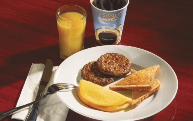 Holiday Inn Express Lancaster-Rockvale Outlets