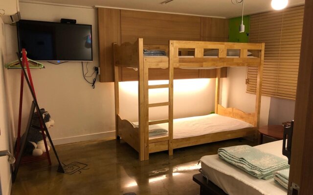 High Street Guest House Hongdae - Hostel