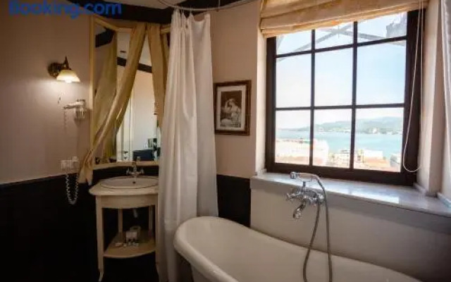 Piazza Boutique Hotel