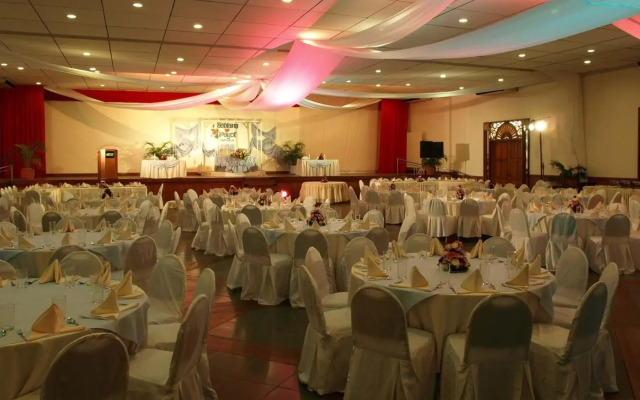 Almont Inland Resort