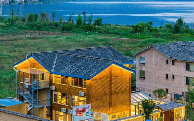 Lugu Lake · Lede Far Mountain Accommodation