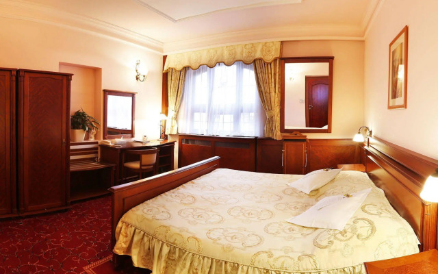 Agh Hotel