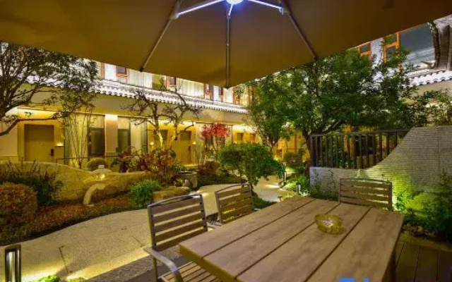 Lavande Hotel (Weishan Ancient Town Pioneer Academy Branch)