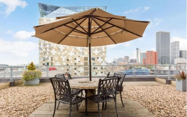 Huge Penthouse - Birmingham Central - Balcony