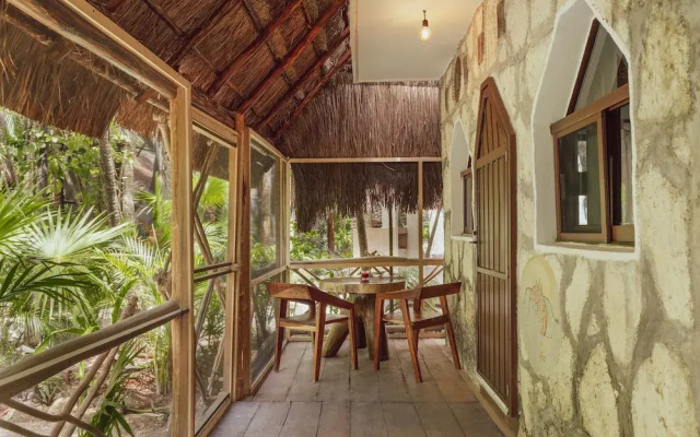 Yaxchen Tulum Cabañas & Cenote