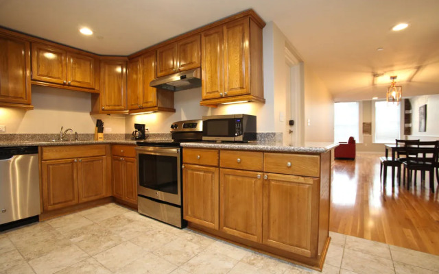 Hosteeva French Quarter Luxury Condo