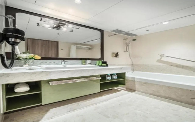 Harbour Plaza Metropolis