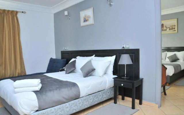 Hotel East West