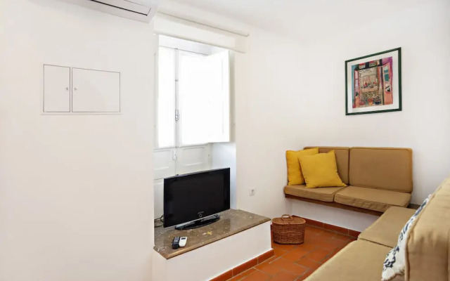 Yellow Stripe in Tavira