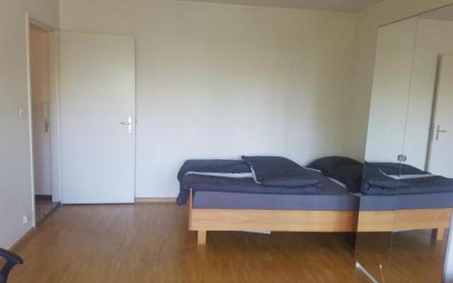 Lovely 1-bedroom rental unit with bath tub.