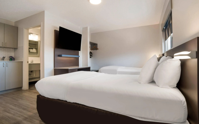 Suburban Studios Biloxi North Area