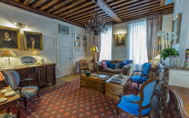 Room in Guest room - This 10th Century home sits in an exceptional setting in the center of Orleans