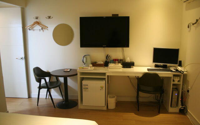 Y Hotel