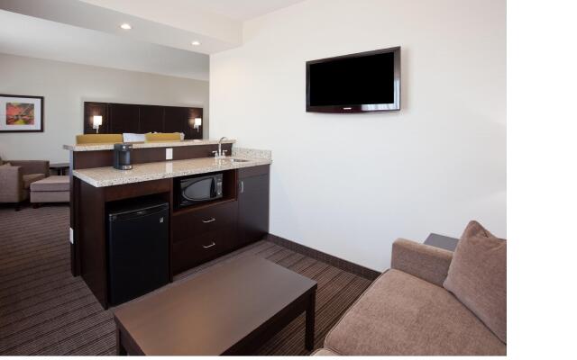 Holiday Inn Express New Liskeard