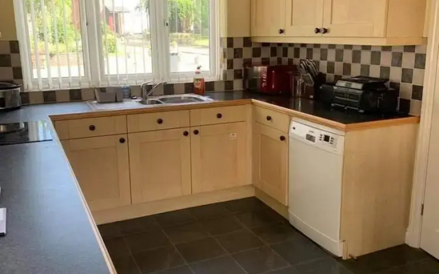 Cozy Beach House in Sandown - 3 Bedrooms