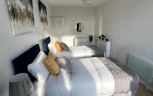 Spacious 2BR City Center Apartment