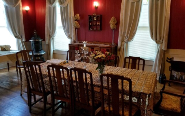 Pecan Terrace Inn