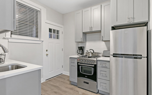 Lively Rejuvenating 1BR Apt in Lake View