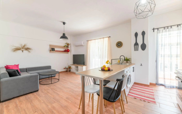 Modern Escape Near Riviera & Niarchos Foundation!