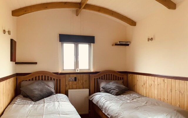 Easter Airfields off Grid Shepherds hut