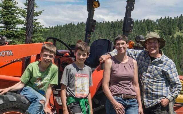 Beautiful Log Chalet Near Fernie, BC
