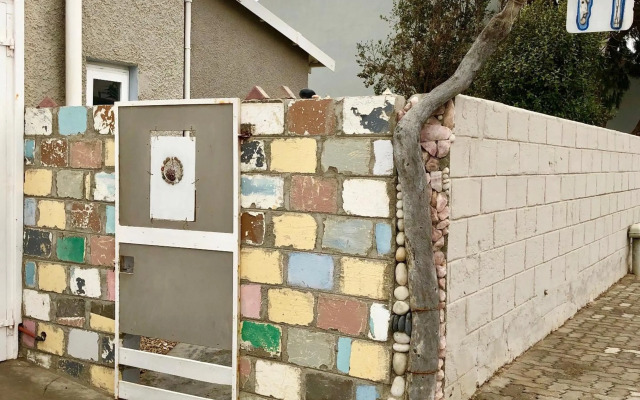 Quaint Seaside Cottage