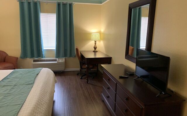 Deluxe 6 Inn & Suites