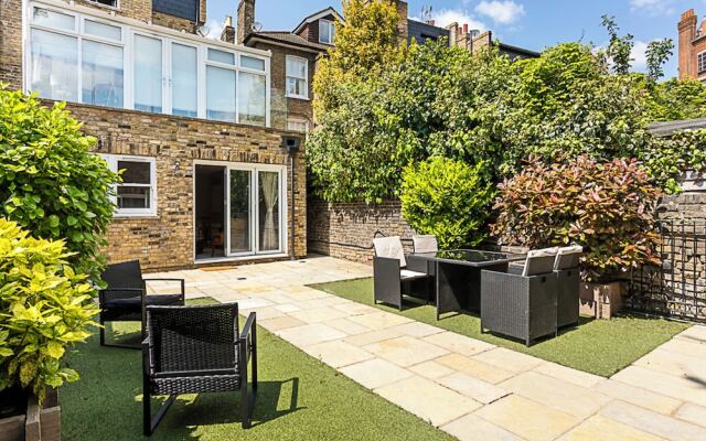 Stunning Flat in the Heart of Parsons Green