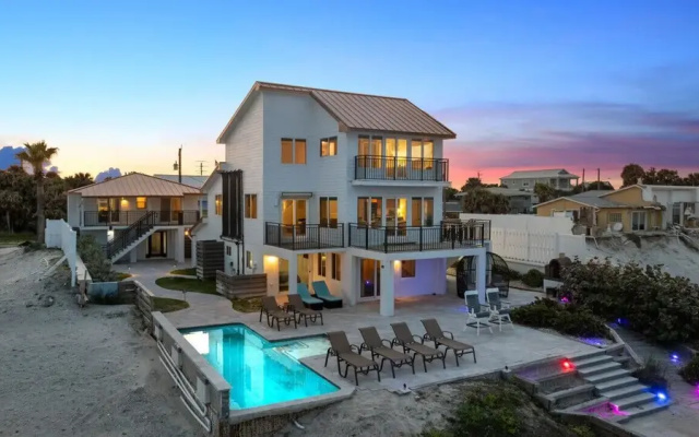 Pool, 7 Bedrooms, Direct Oceanfront, 4 Kitchens