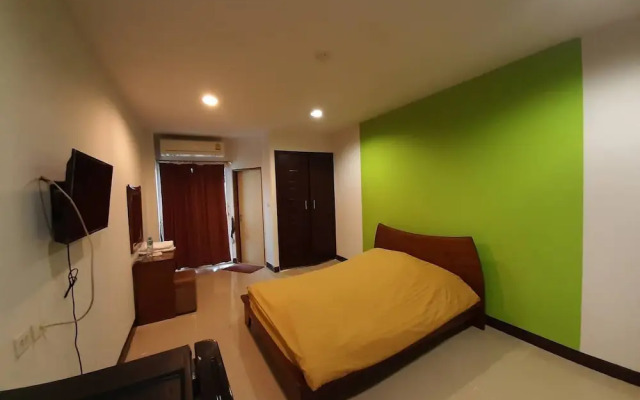 Thanarom Place