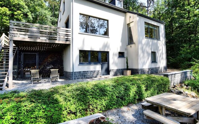 Beautiful, Modern House With Stunning Views, hot tub and Sauna in Green Surroundings