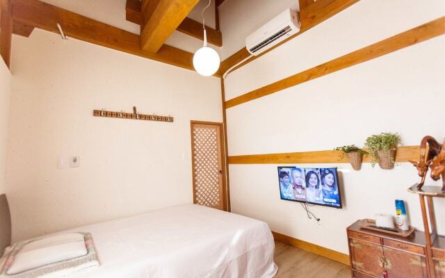 Jeonju Hanok Village Kkotmureut