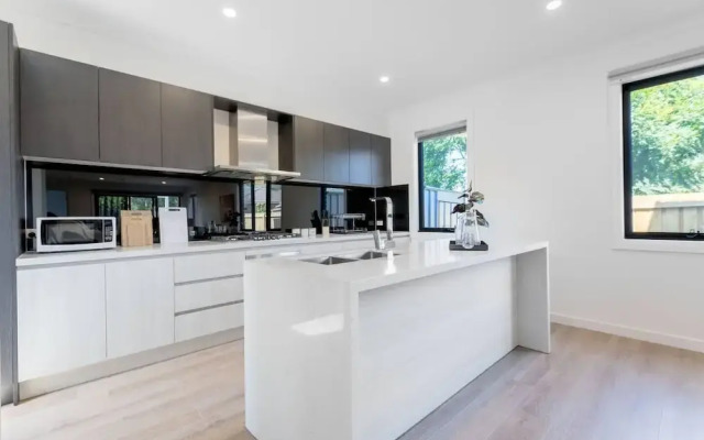 WoW Factor!luxe 4BR Townhouse@glen Waverley
