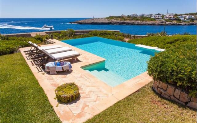 Villa Can Pirata . Seafront Villa For 10 People
