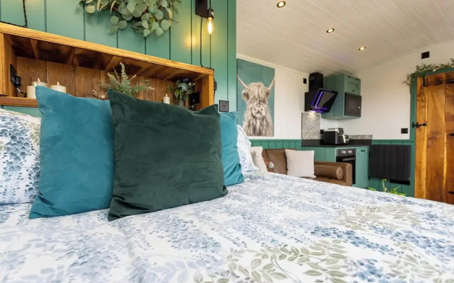 Willows Rest - 1 Bed Shepherd's Hut - Pentlepoir