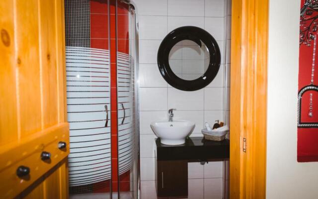 Aristos Apartments & Suites