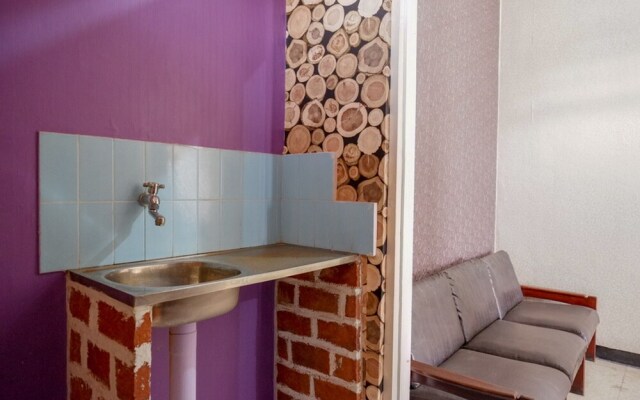 Ungu National Hotel by RedDoorz