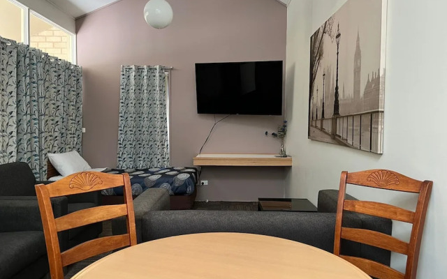 Executive Hideaway Motel