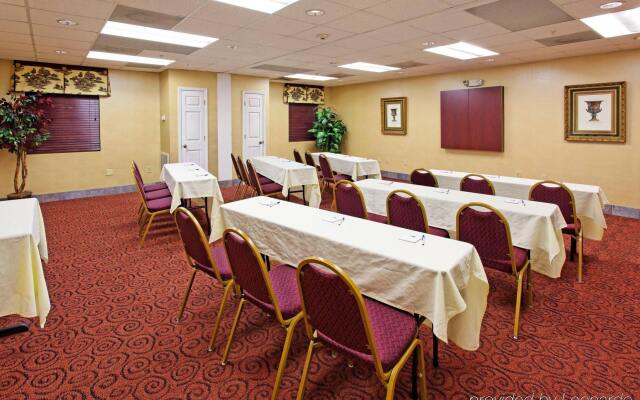 Holiday Inn Express & Suites Crossville by IHG