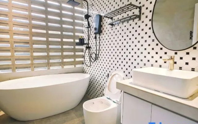Opulent Oasis/KTV/Pool Table/JB town area/12 pax – Bathroom – Johor Bahru