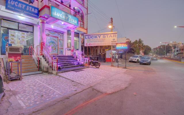 OYO 19830 Hotel Lucky Star