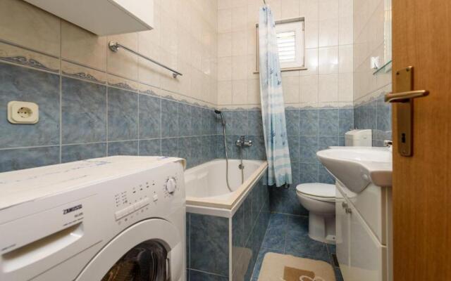 Holiday home VesnaD-25m from beach