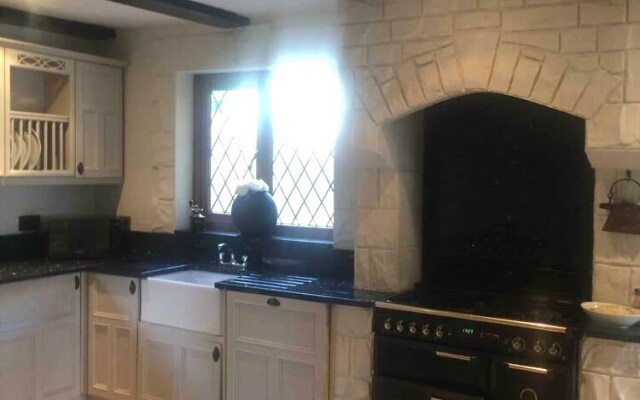 4 Bed House with Swimming pool and Sauna