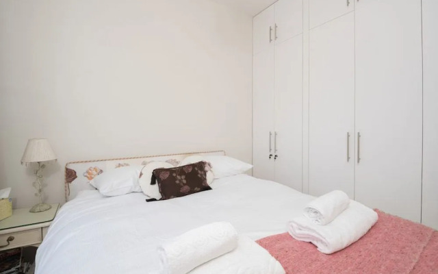 Charming Chelsea Home by the River Thames