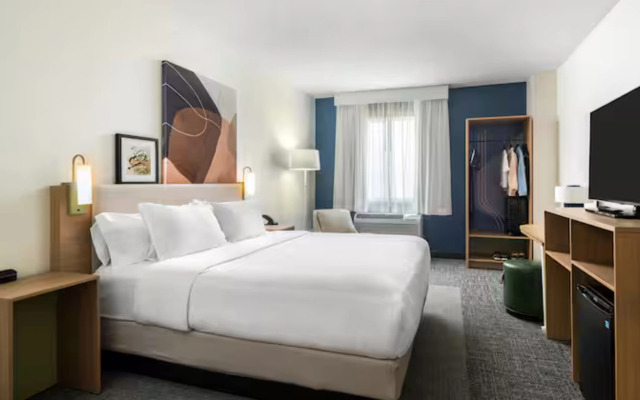 Clarion Hotel
