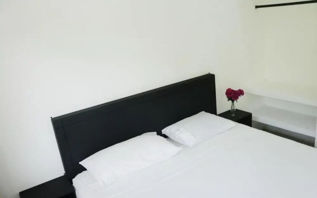 Room in Guest Room - Private Room With King Size bed